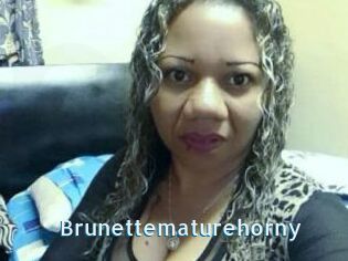 Brunettematurehorny