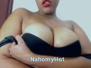 NahomyHot
